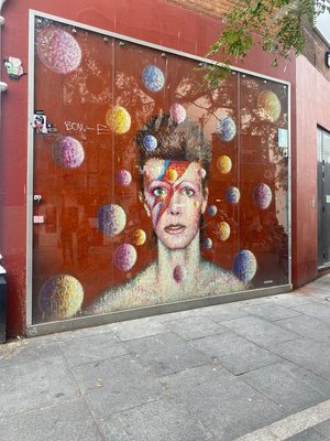 데이비드 보위 기념 벽화 (데이비드 보위 메모리얼)